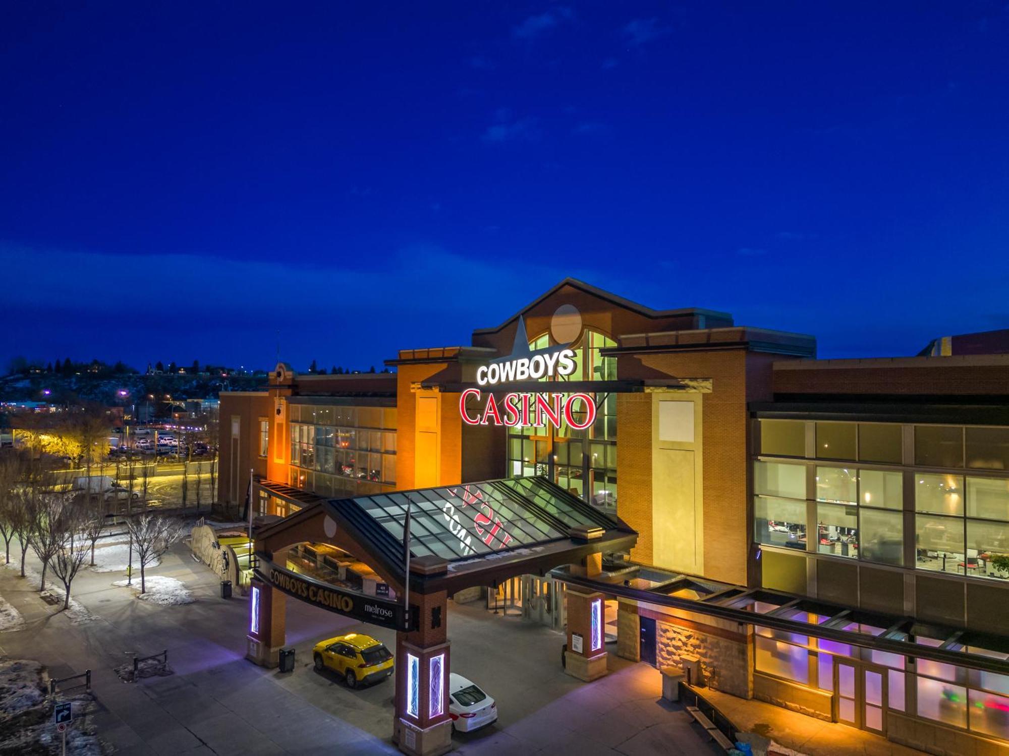 Unbeatable Downtown Experience- Walk To Bars, Casino, Stampede & Saddledome Plus Bonus Banff Pass, Parking & Wine! YYC Exteriér fotografie