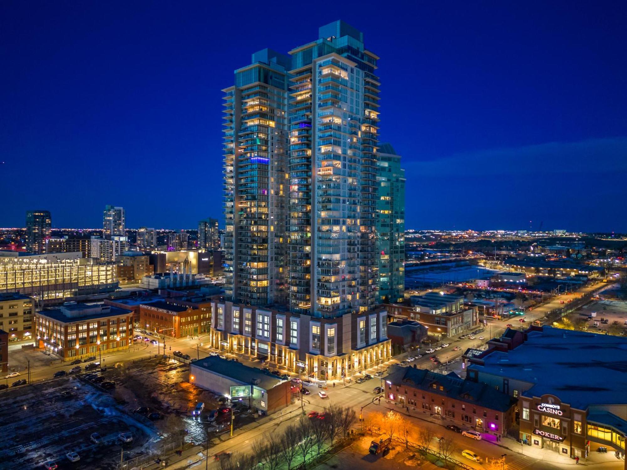 Unbeatable Downtown Experience- Walk To Bars, Casino, Stampede & Saddledome Plus Bonus Banff Pass, Parking & Wine! YYC Exteriér fotografie